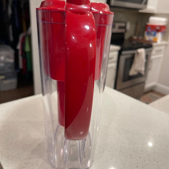 Brita Water Filtration Pitcher Red Modelo OB21/OB03 Gently used - Picture 9 of 13
